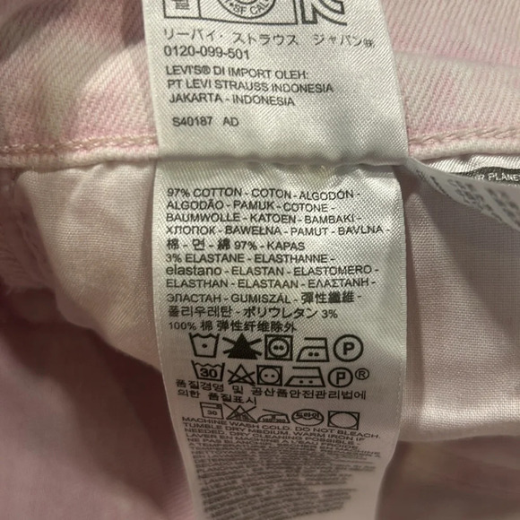 Levi Women’s Light Pink Wedgie Cuffed Button Fly Denim Shorts Size 30 - Picture 7 of 7